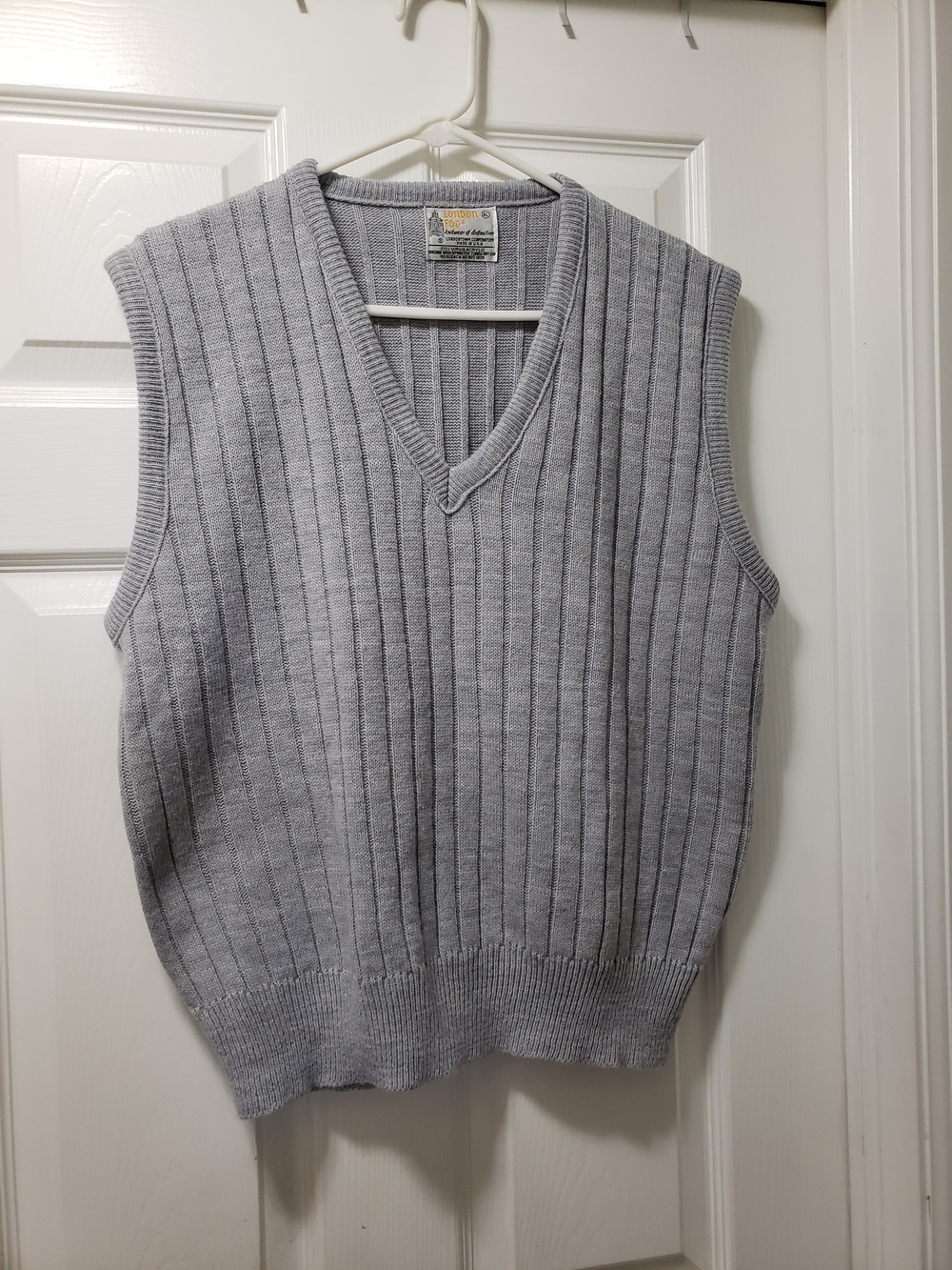 London Fog Light Gray Ribbed V-Neck Sweater Vest